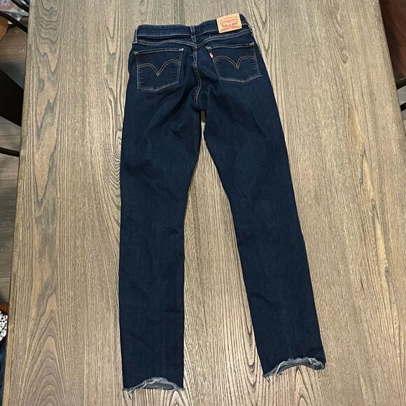 Levi's Mid-Rise Skinny Jeans Dark Wash Size 4 - Picture 11 of 11